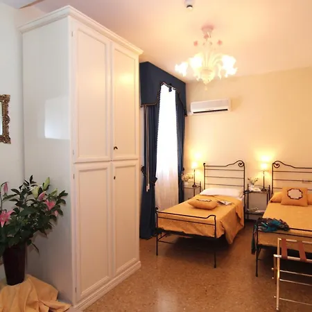 Maison d'hôtes Cariccio Guest House, In The Historic Center Of Venise