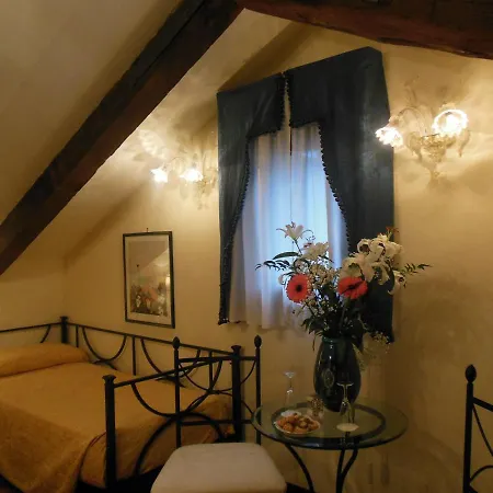 Maison d'hôtes Cariccio Guest House, In The Historic Center Of